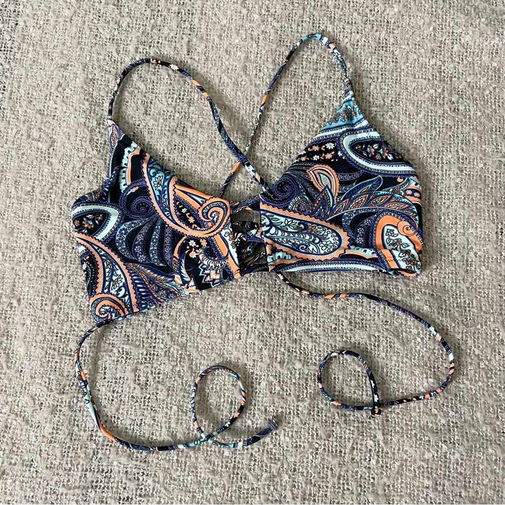 🆕 NWOT Relleciga Paisley Cutout Lace-Up Bikini Top